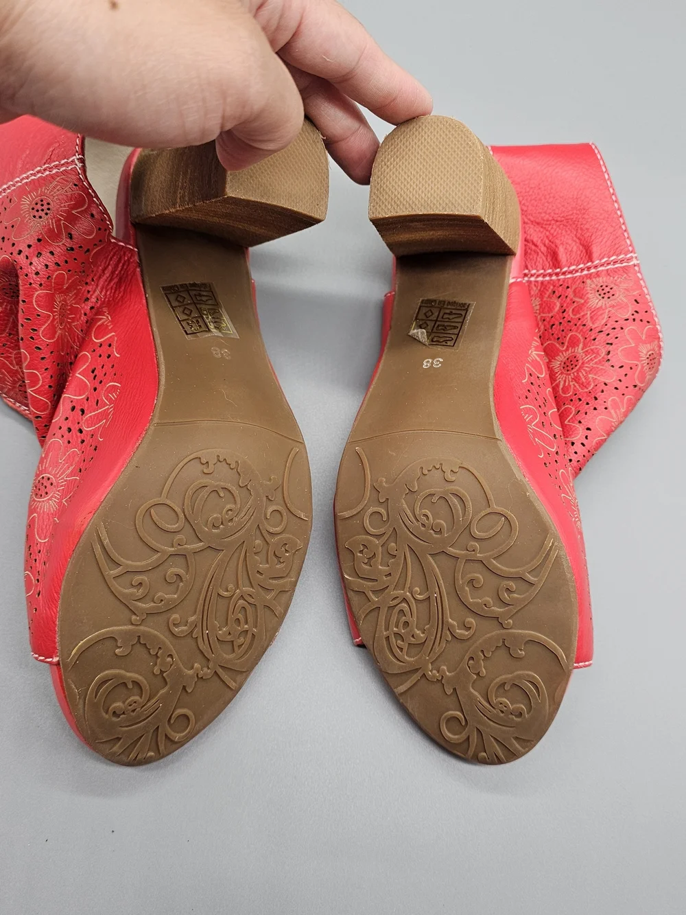 L'ATISTE Red Floral Cutout Peep-Toe Slingback Sandals